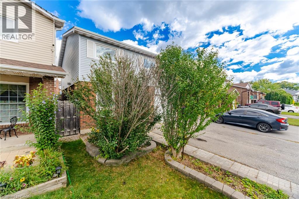 66 Hockley Path, Brampton, Ontario  L6V 3R3 - Photo 4 - 40871776