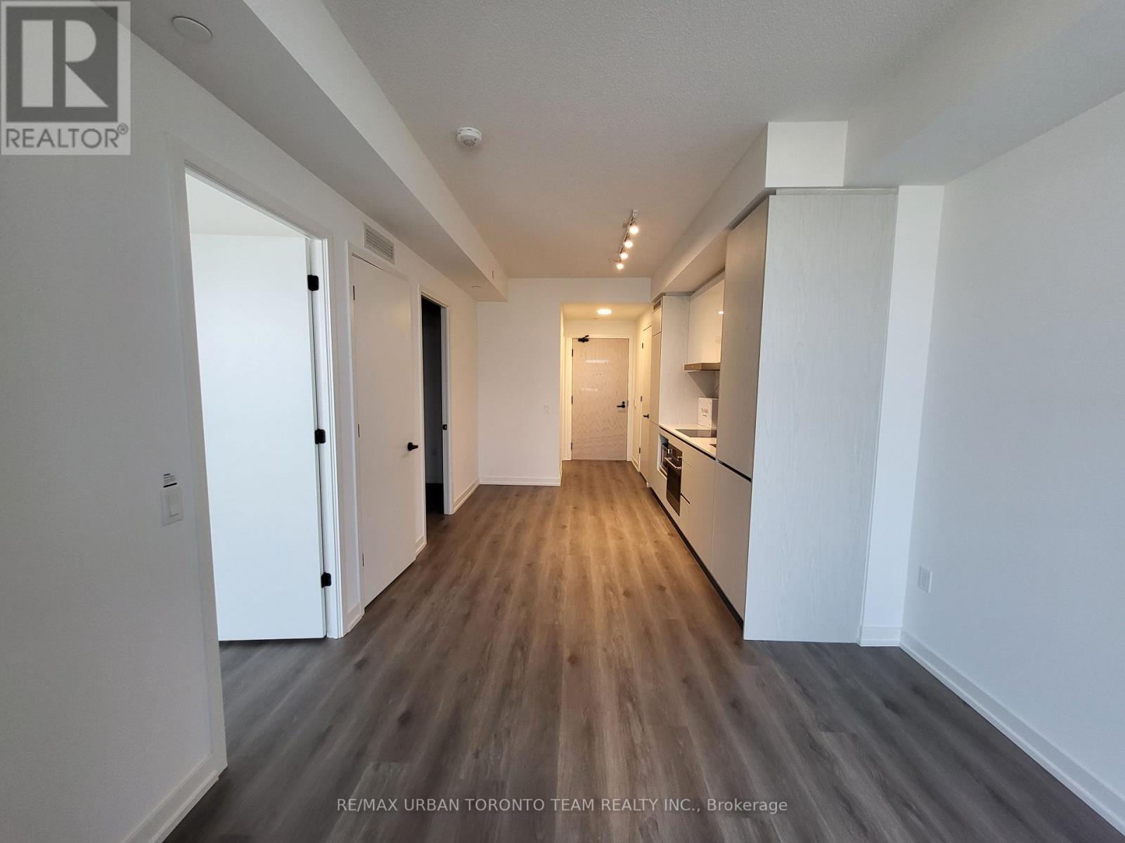 1609 - 28 Interchange Way, Vaughan (Vaughan Corporate Centre), Ontario  L4K 0P8 - Photo 2 - N14121554
