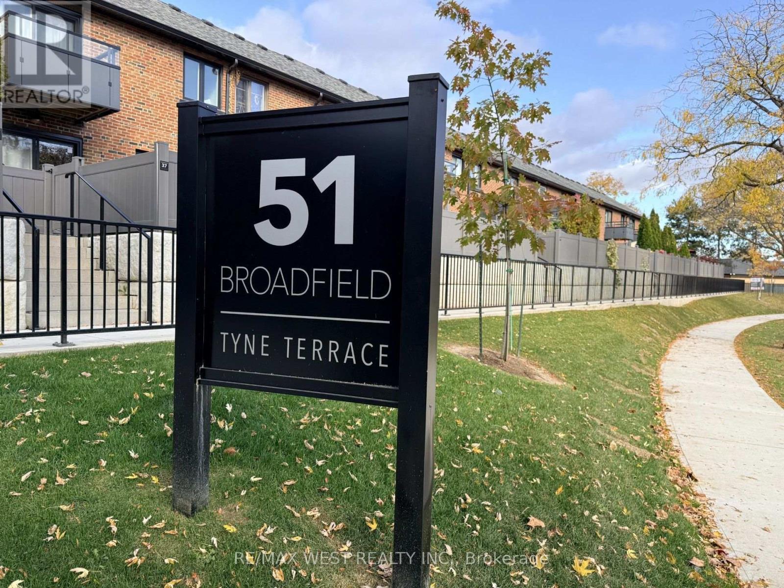 43 - 51 BROADFIELD DRIVE, Toronto, Ontario