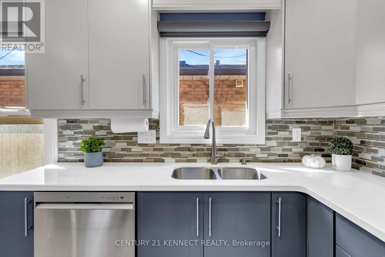 51 Vodden Street W, Brampton, Ontario  L6X 2W6 - Photo 7 - W14121598