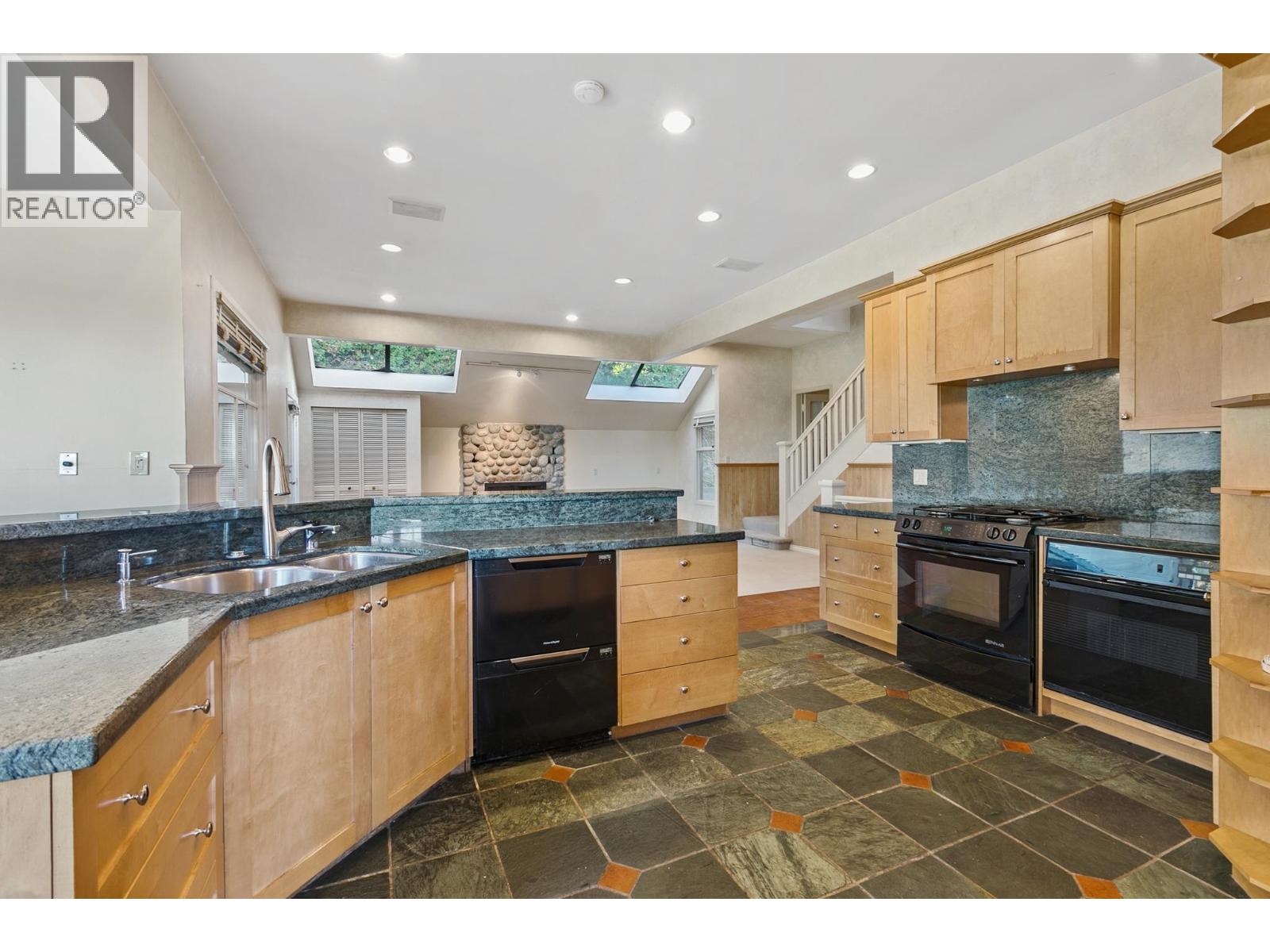 413 Tsawwassen Beach Road, Delta, British Columbia  V4M 4C8 - Photo 10 - R3177414