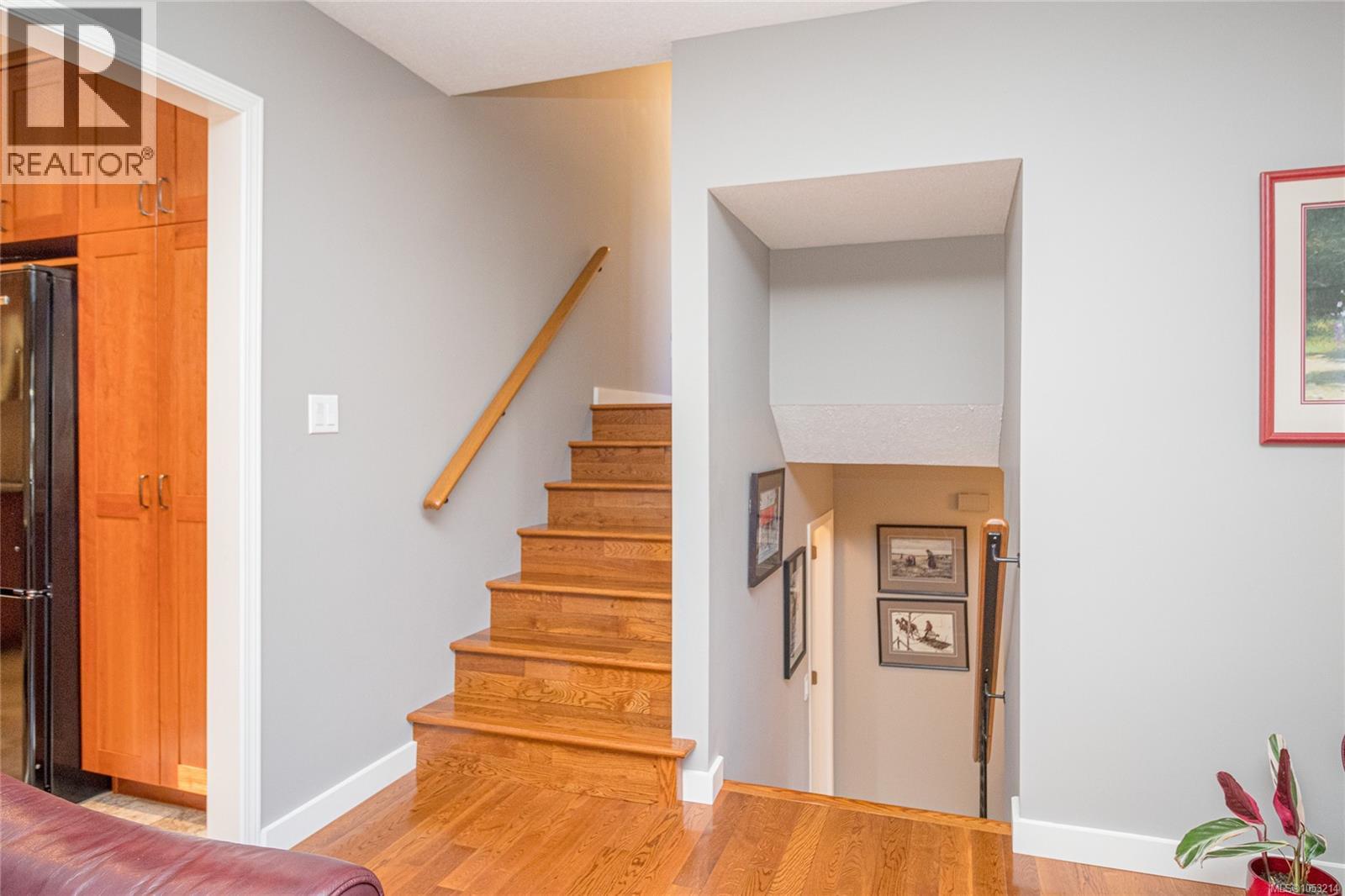 1025 Waverly Terr