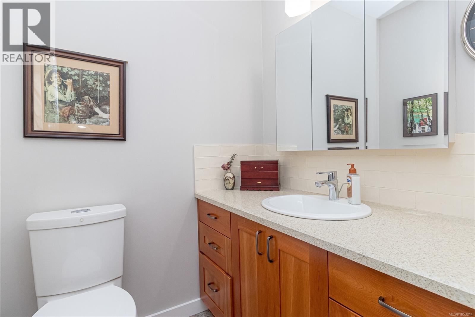 1025 Waverly Terr