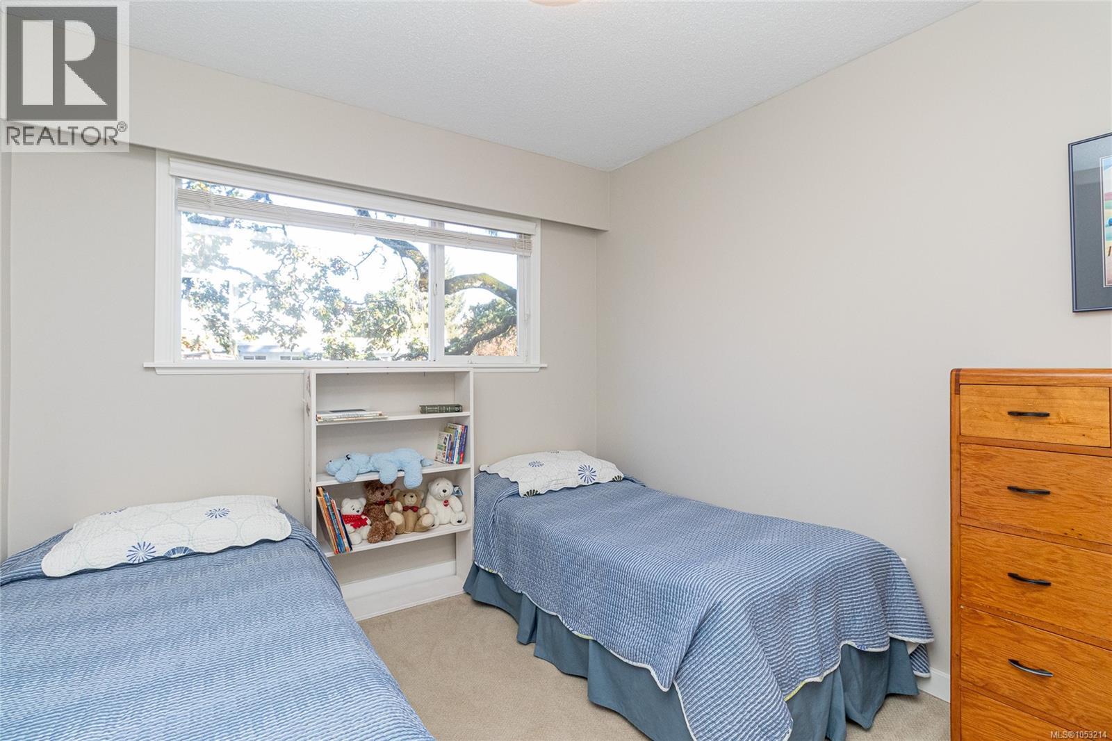 1025 Waverly Terr
