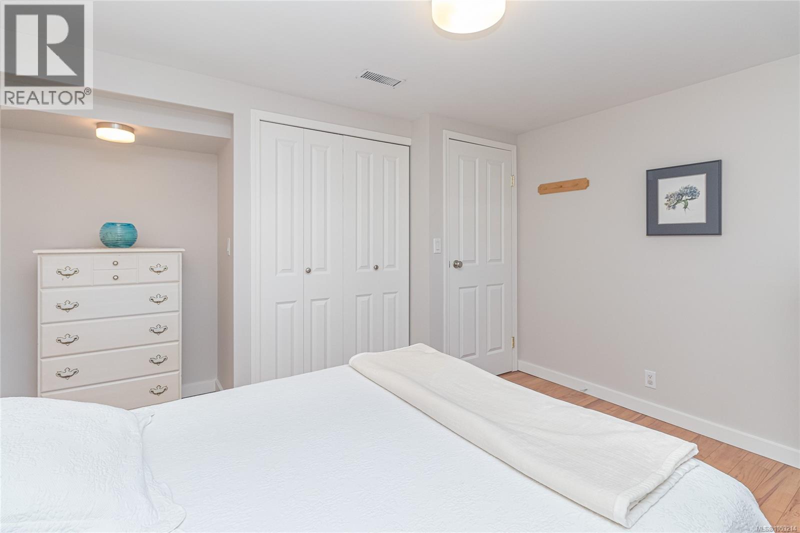 1025 Waverly Terr