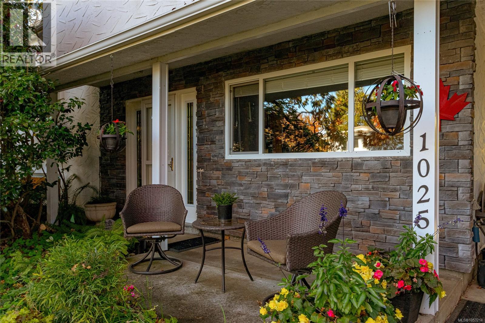 1025 Waverly Terr