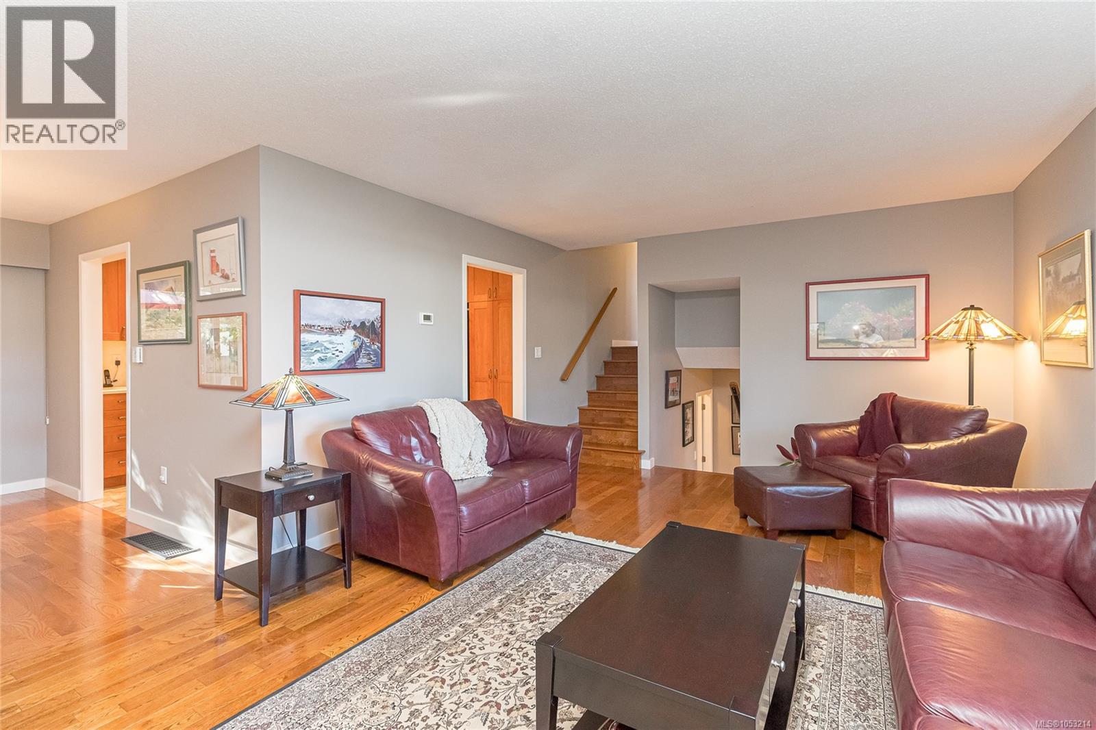 1025 Waverly Terr