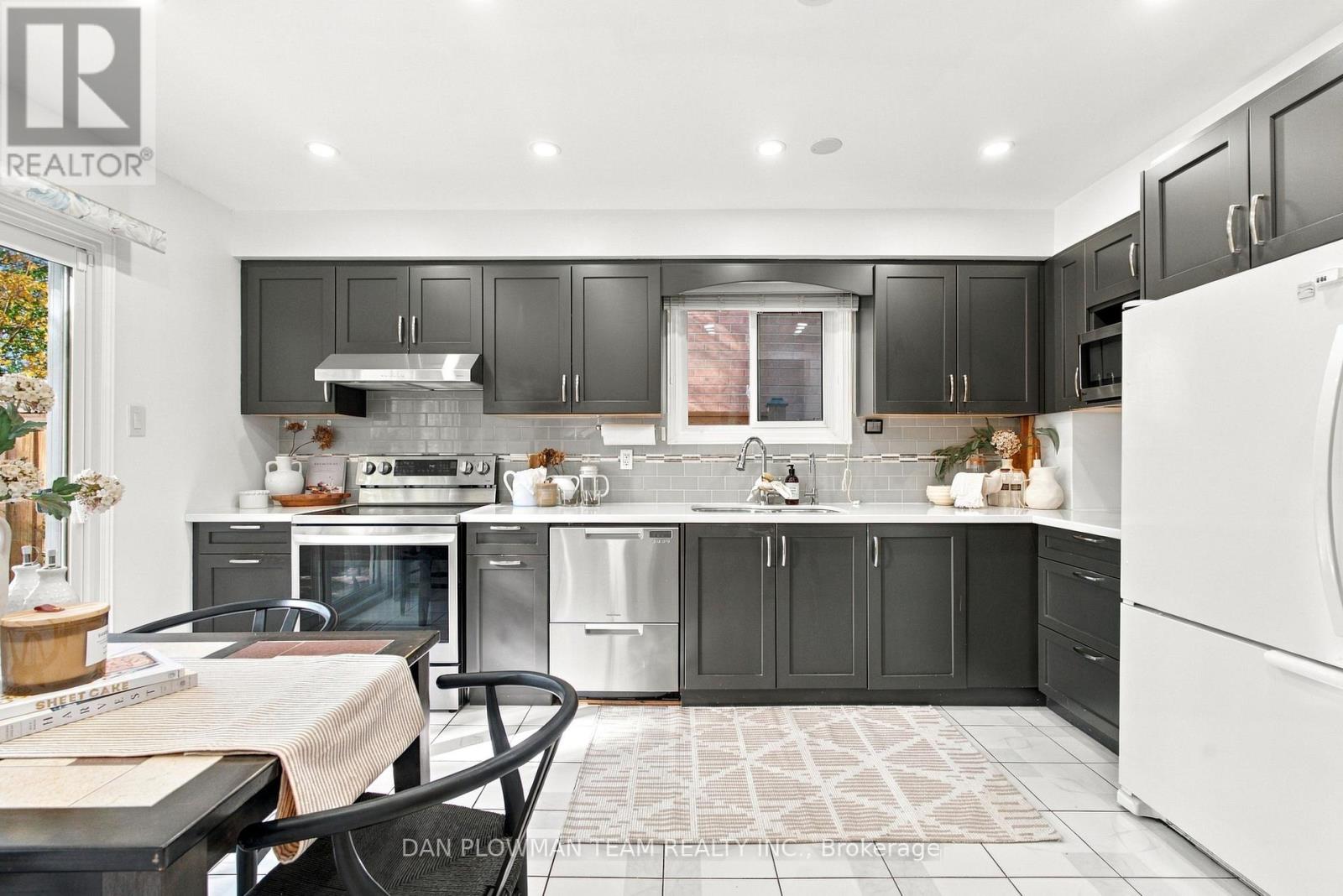 660 Foxwood Trail, Pickering, Ontario  L1V 3X8 - Photo 11 - E14121688