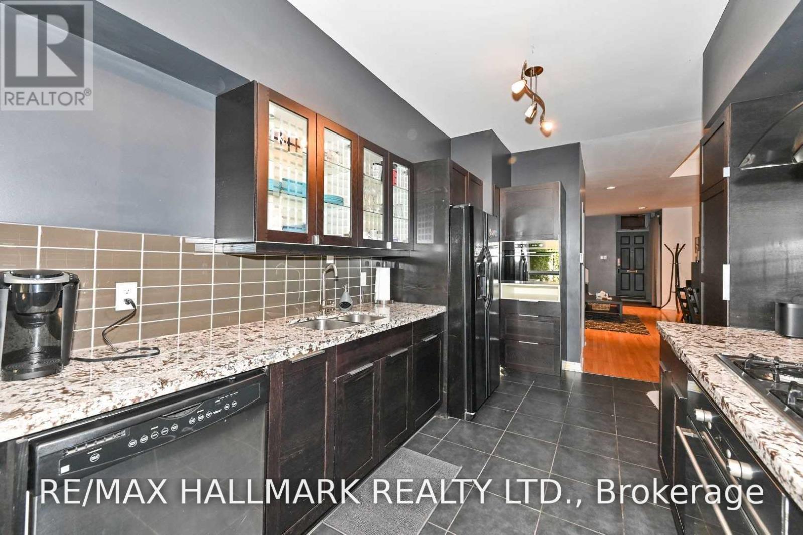 10 Verral Avenue, Toronto, Ontario  M4M 2R2 - Photo 11 - E14121698