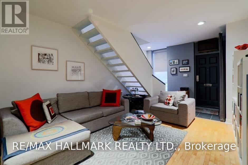 10 Verral Avenue, Toronto, Ontario  M4M 2R2 - Photo 2 - E14121698