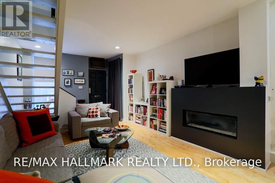 10 Verral Avenue, Toronto, Ontario  M4M 2R2 - Photo 3 - E14121698