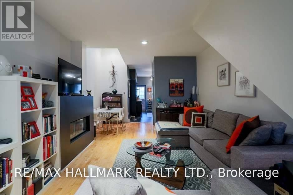 10 Verral Avenue, Toronto, Ontario  M4M 2R2 - Photo 4 - E14121698