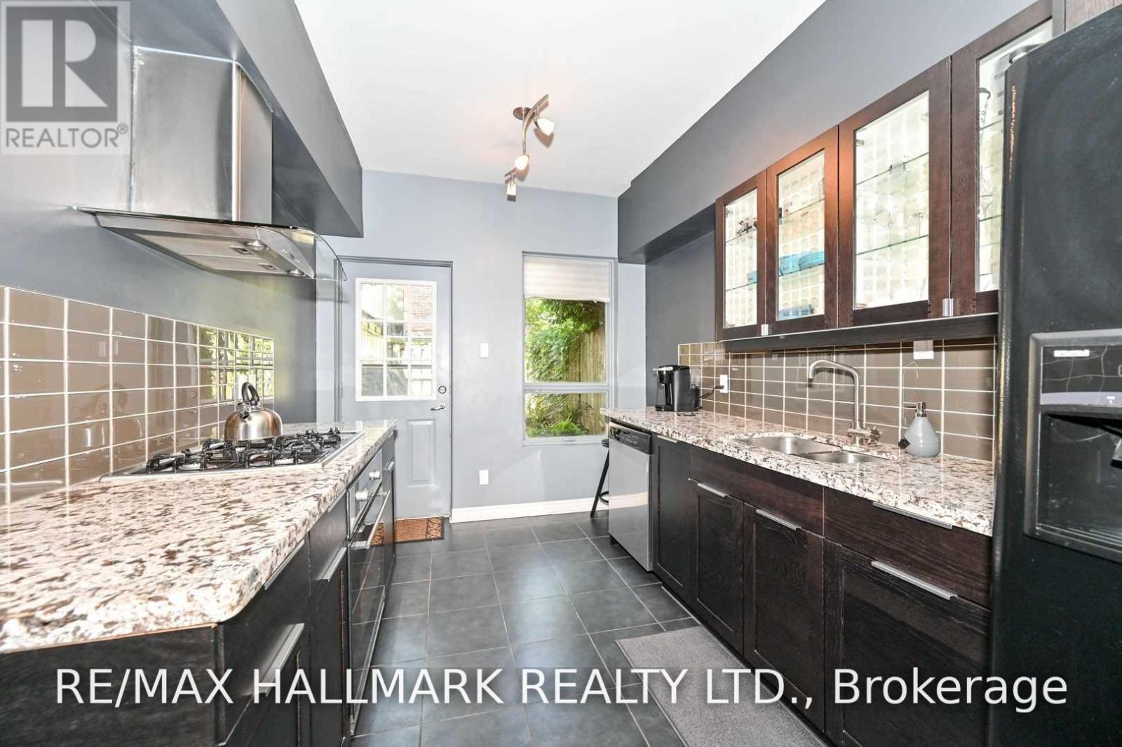 10 Verral Avenue, Toronto, Ontario  M4M 2R2 - Photo 6 - E14121698