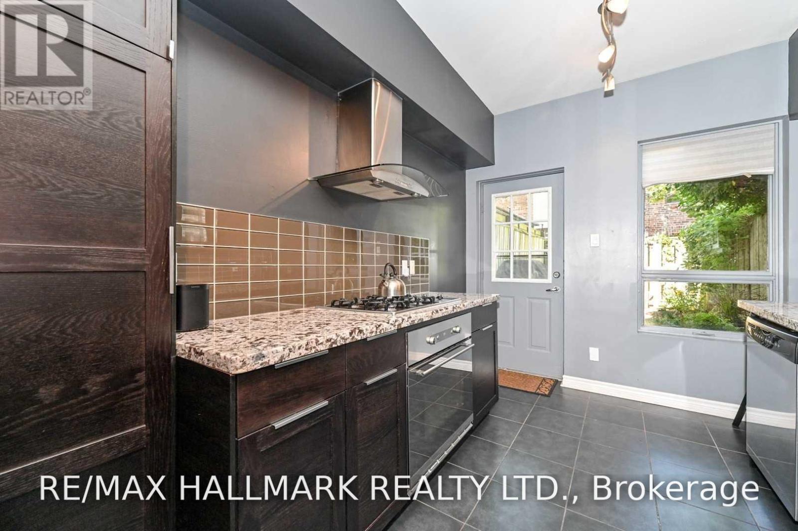 10 Verral Avenue, Toronto, Ontario  M4M 2R2 - Photo 7 - E14121698