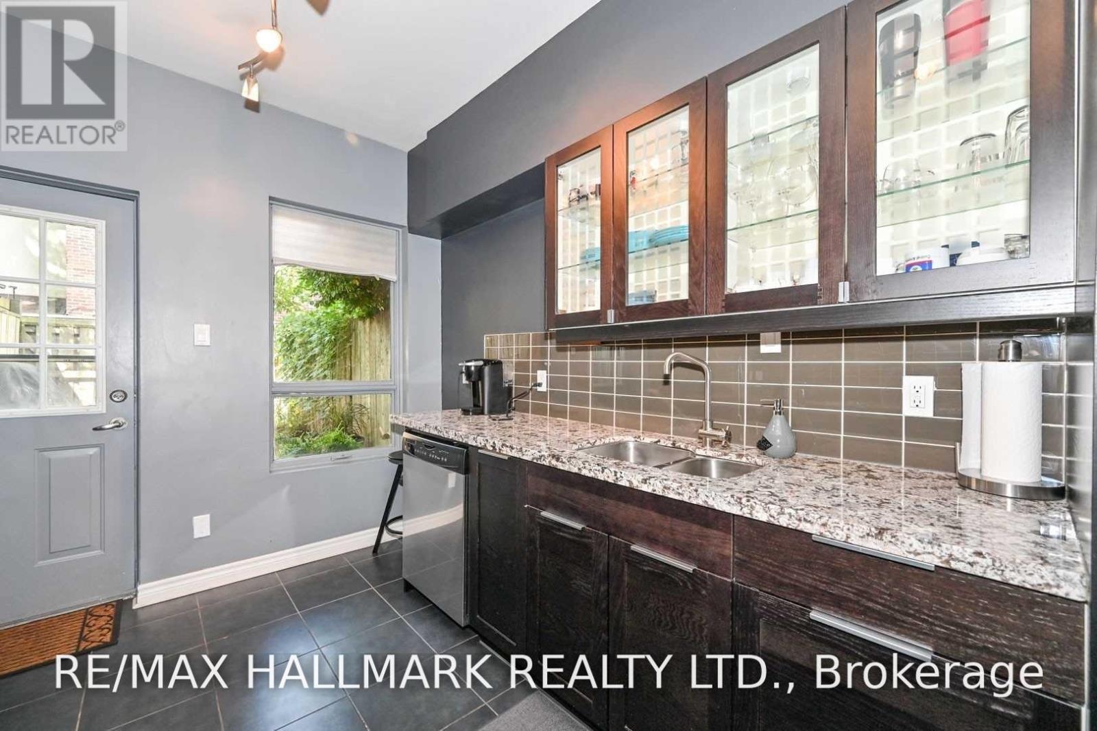 10 Verral Avenue, Toronto, Ontario  M4M 2R2 - Photo 8 - E14121698