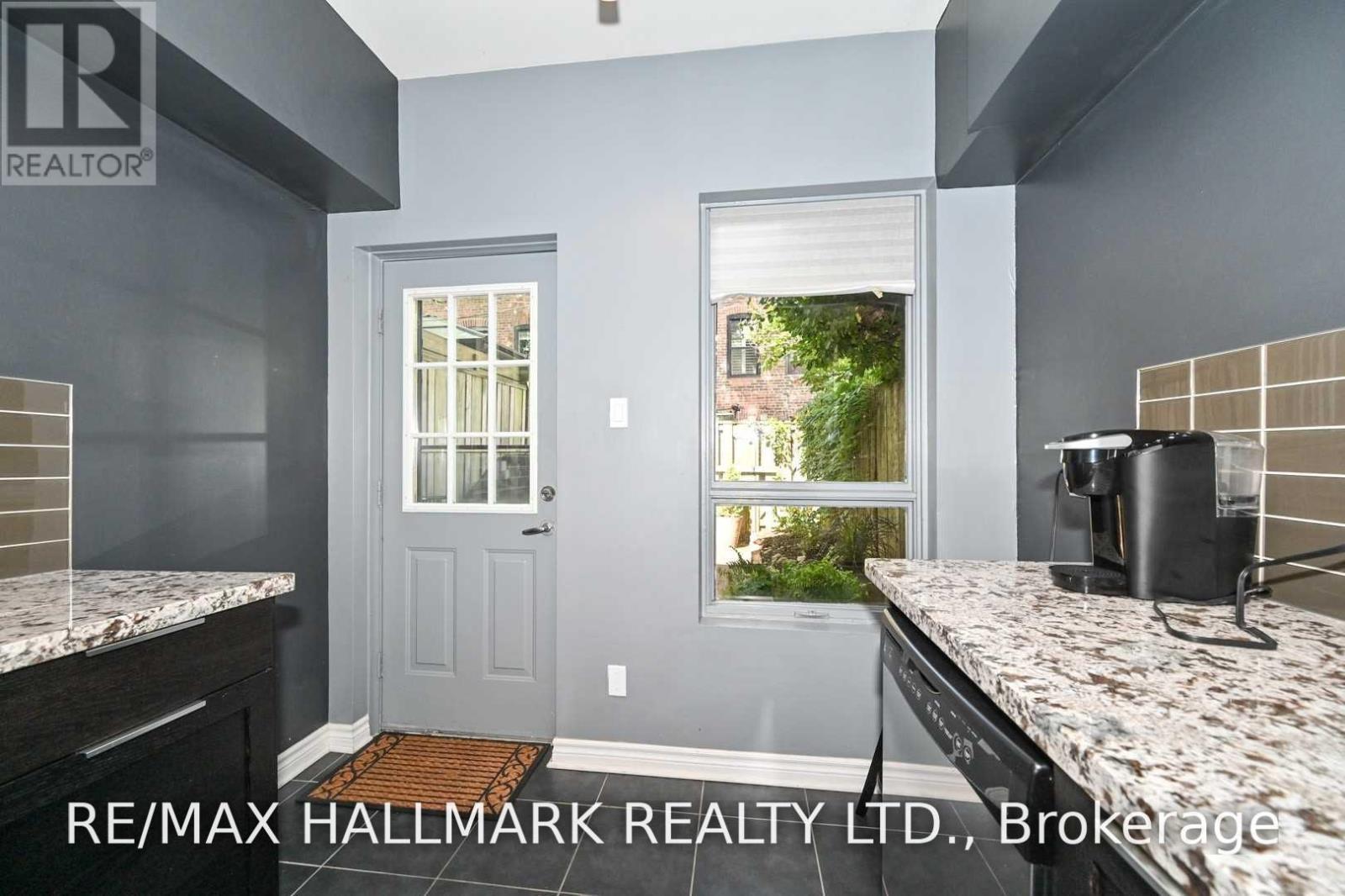 10 Verral Avenue, Toronto, Ontario  M4M 2R2 - Photo 9 - E14121698