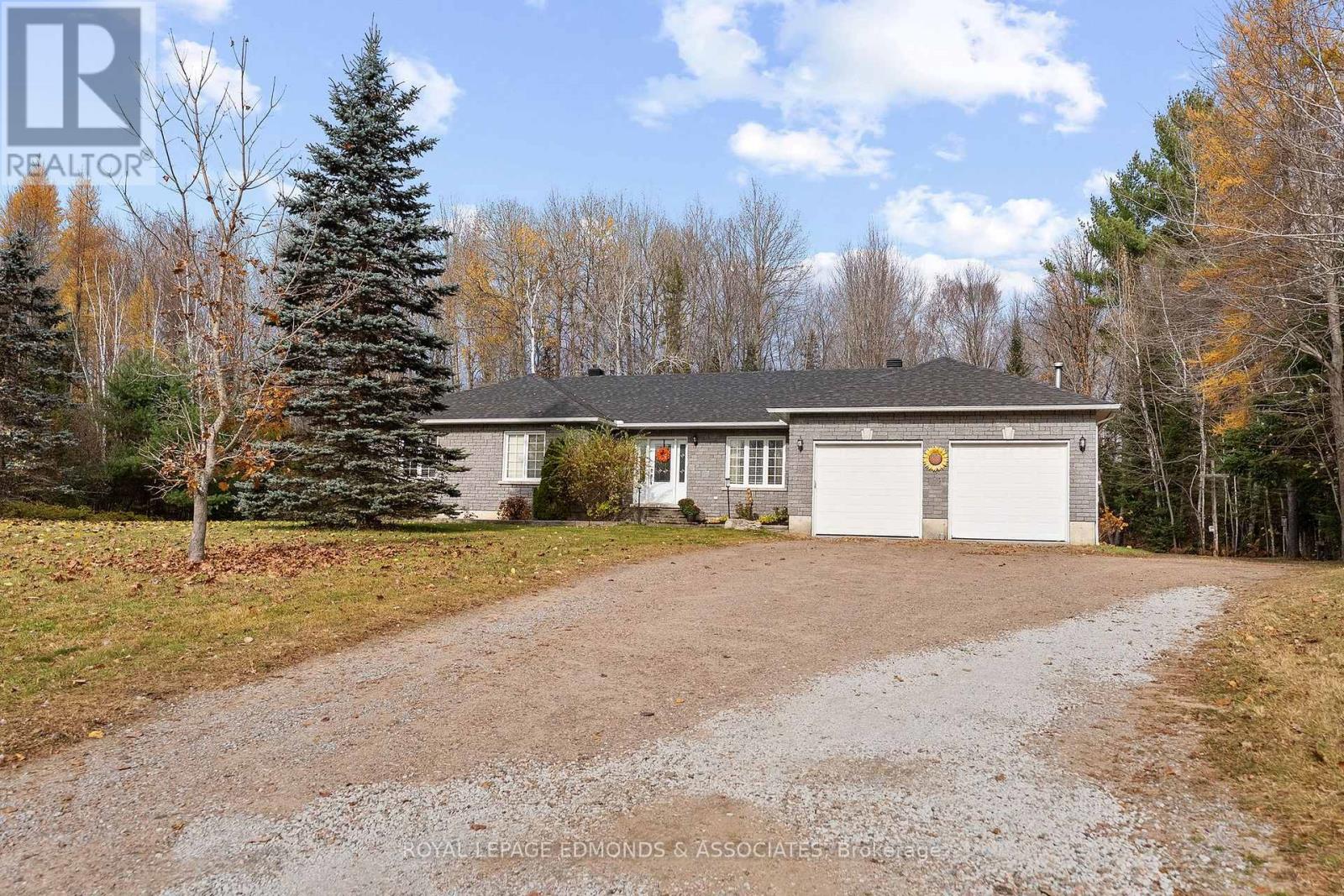 56 Sufian Street, Laurentian Valley, Ontario K8A 6W6 - Photo 2 - X14121822