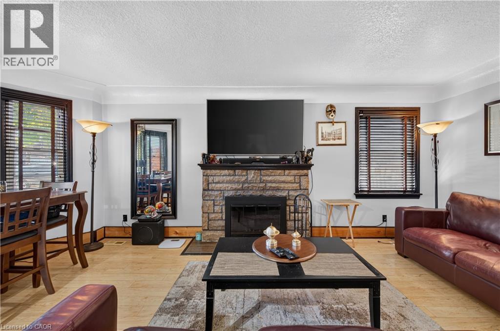 304 East 19th Street, Hamilton, Ontario  L9A 4S7 - Photo 6 - 40873703