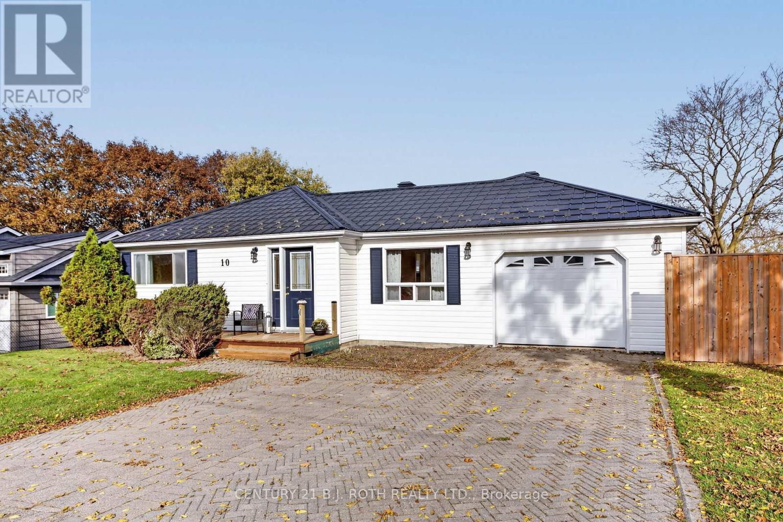 10 East John Street, Innisfil, Ontario  L0L 1L0 - Photo 1 - N14121878