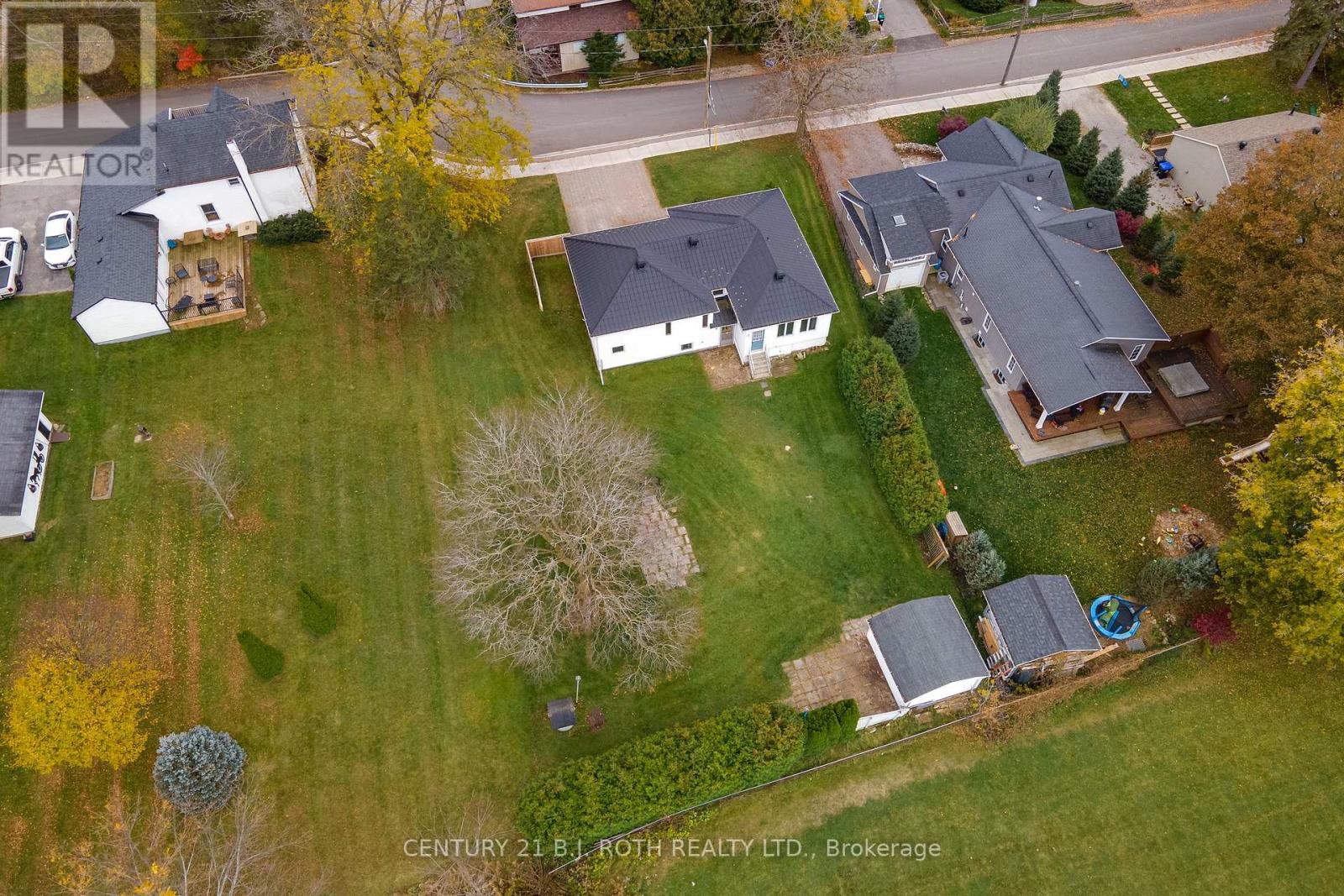 10 East John Street, Innisfil, Ontario  L0L 1L0 - Photo 3 - N14121878