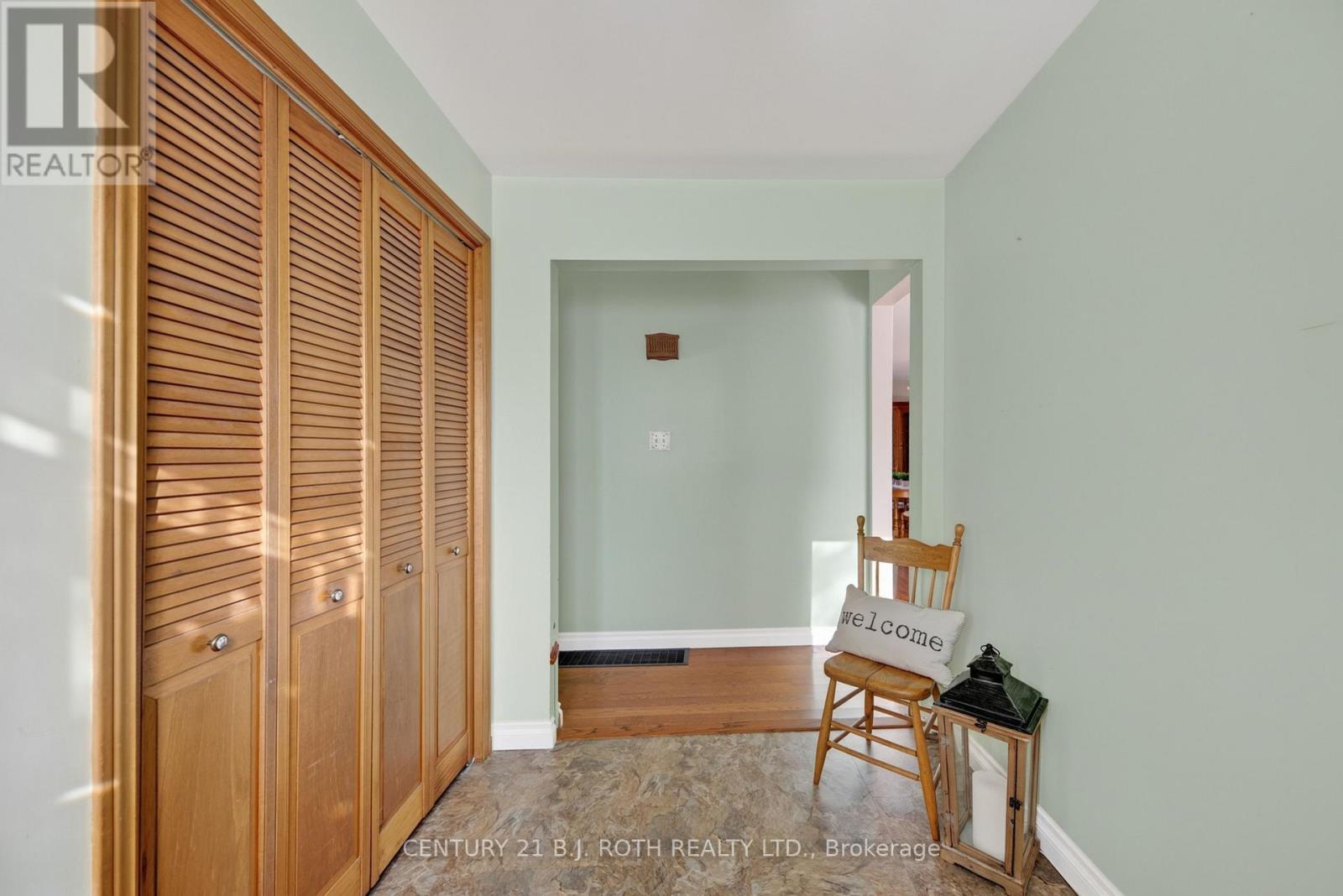 10 East John Street, Innisfil, Ontario  L0L 1L0 - Photo 4 - N14121878