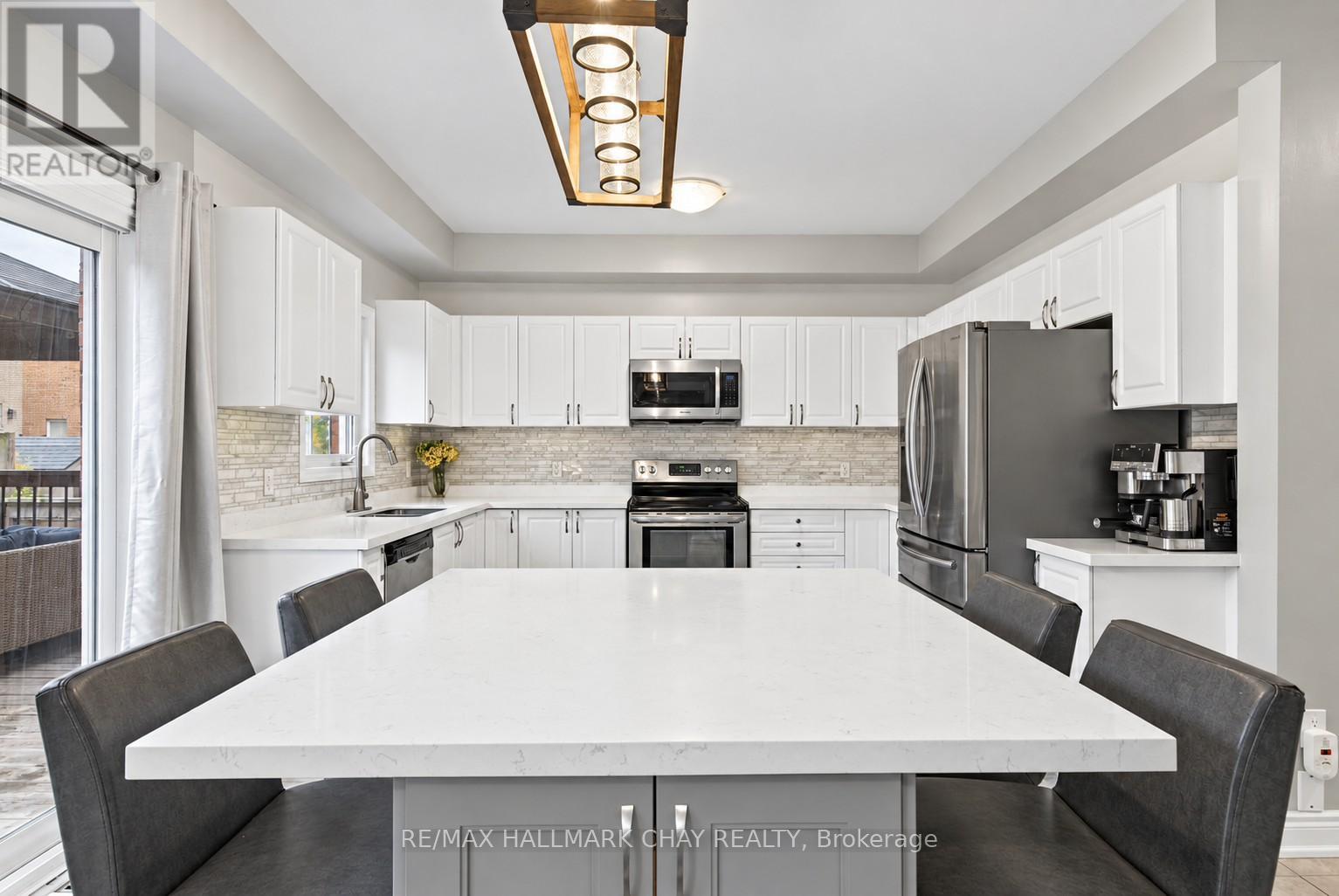91 Monarchy Street, Barrie (Innis-Shore), Ontario  L4M 0E3 - Photo 10 - S14121852