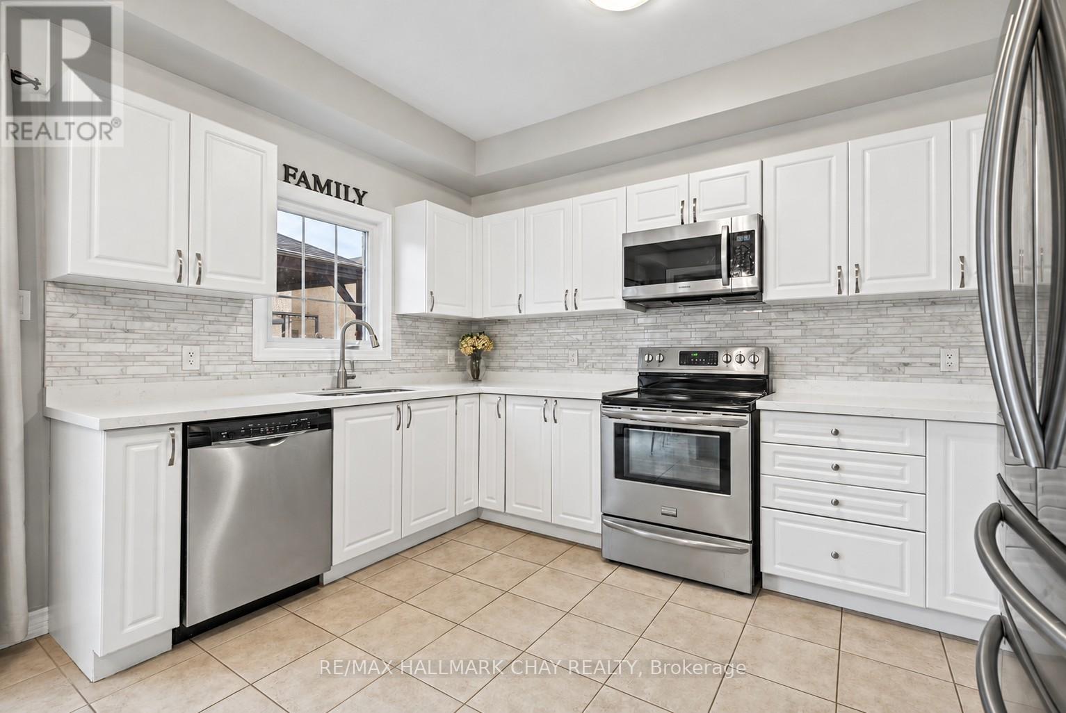 91 Monarchy Street, Barrie (Innis-Shore), Ontario  L4M 0E3 - Photo 7 - S14121852