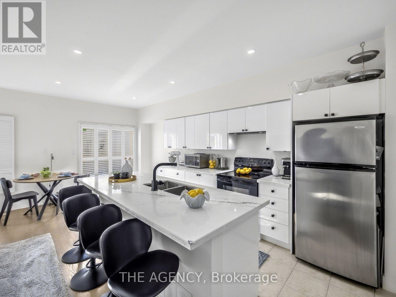 756 Village Green Boulevard, Mississauga, Ontario  L5E 3K8 - Photo 9 - W14121720
