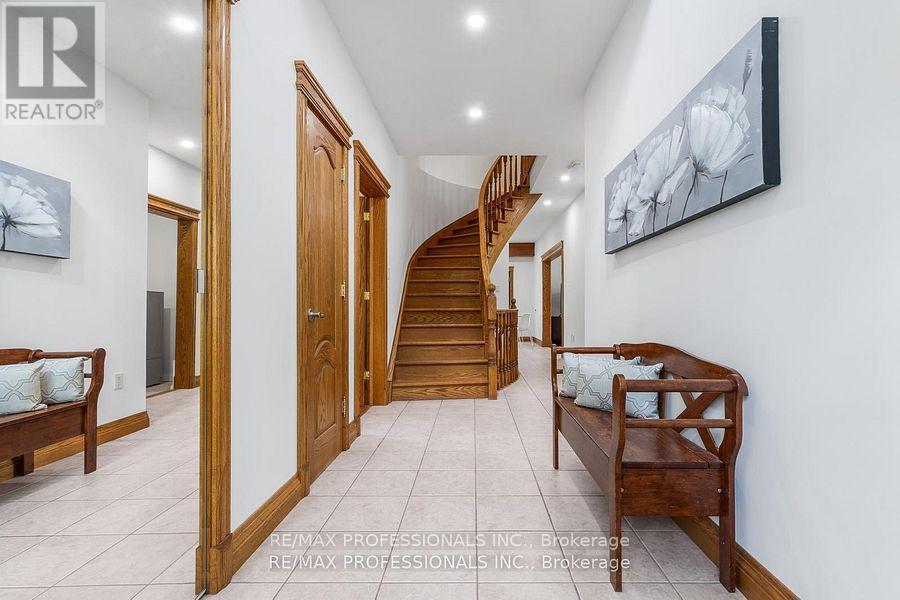 152 Evans Avenue, Toronto (Mimico), Ontario  M8Z 1H9 - Photo 2 - W14121816