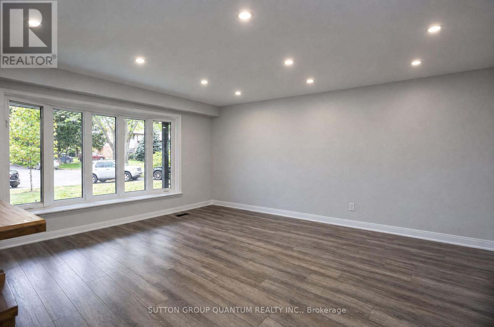 1237 Sycamore Drive, Burlington, Ontario  L7M 1G8 - Photo 7 - W14120408