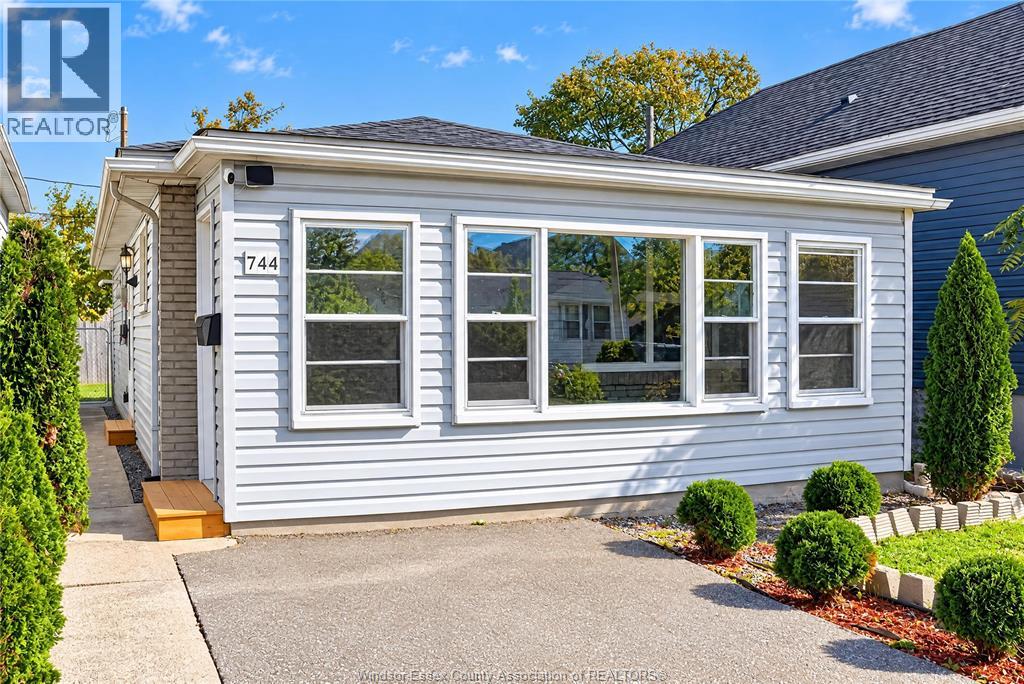 744 Mckay Avenue, Windsor, Ontario  N9B 2A1 - Photo 6 - 26026327
