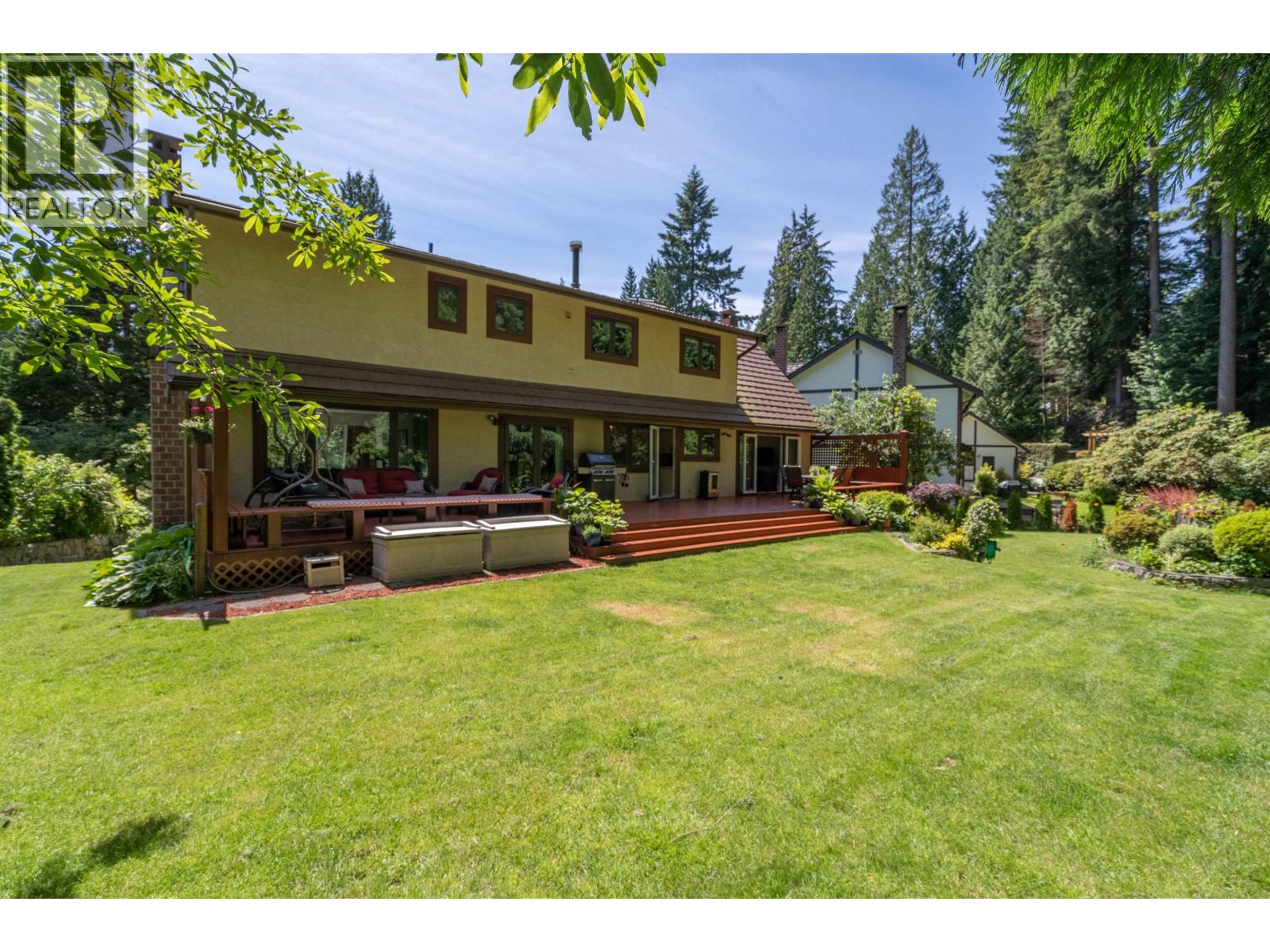 696 WELLINGTON PLACE, North Vancouver, British Columbia