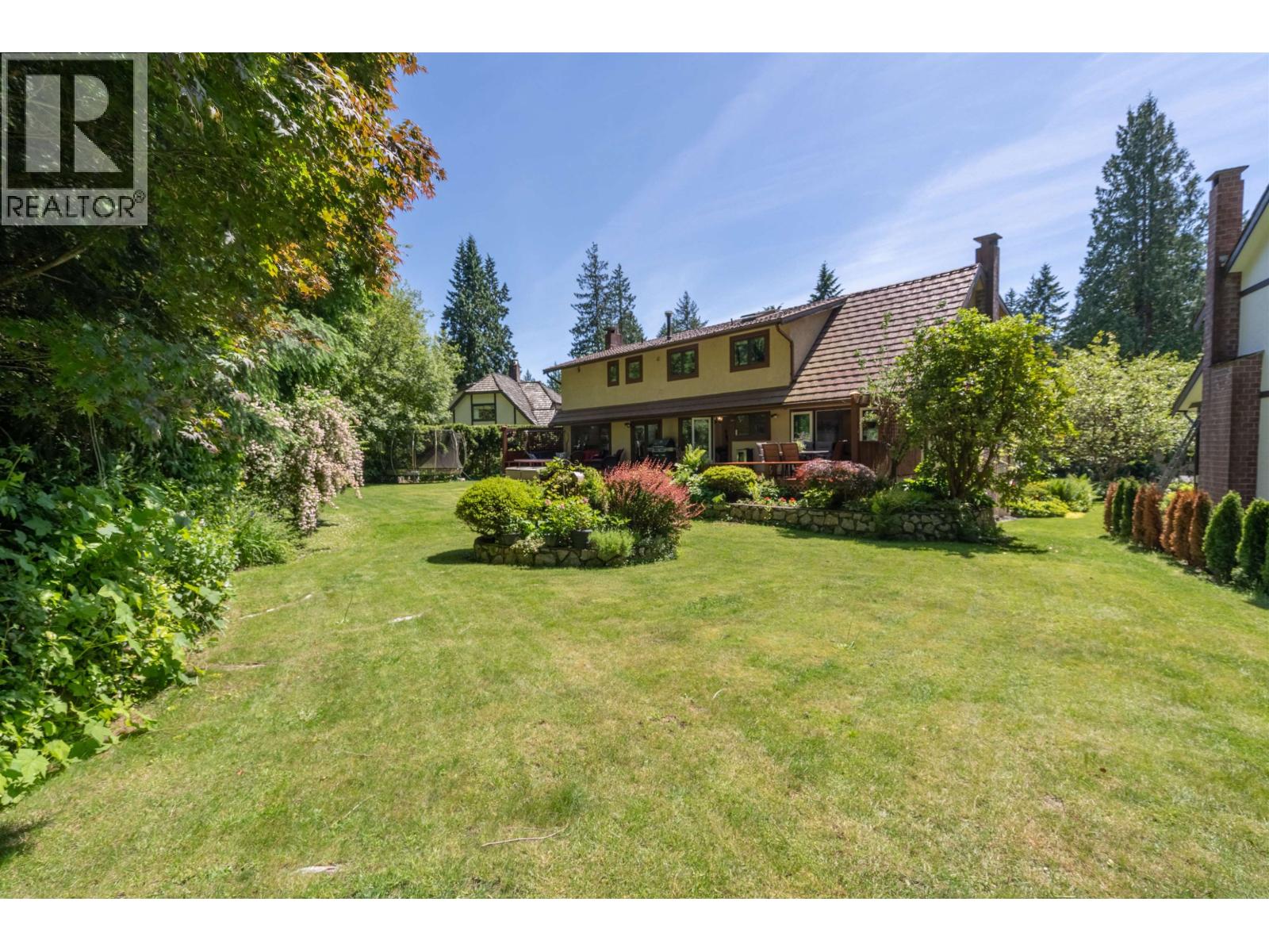 696 Wellington Place, North Vancouver, British Columbia  V7K 3A1 - Photo 3 - R3178556
