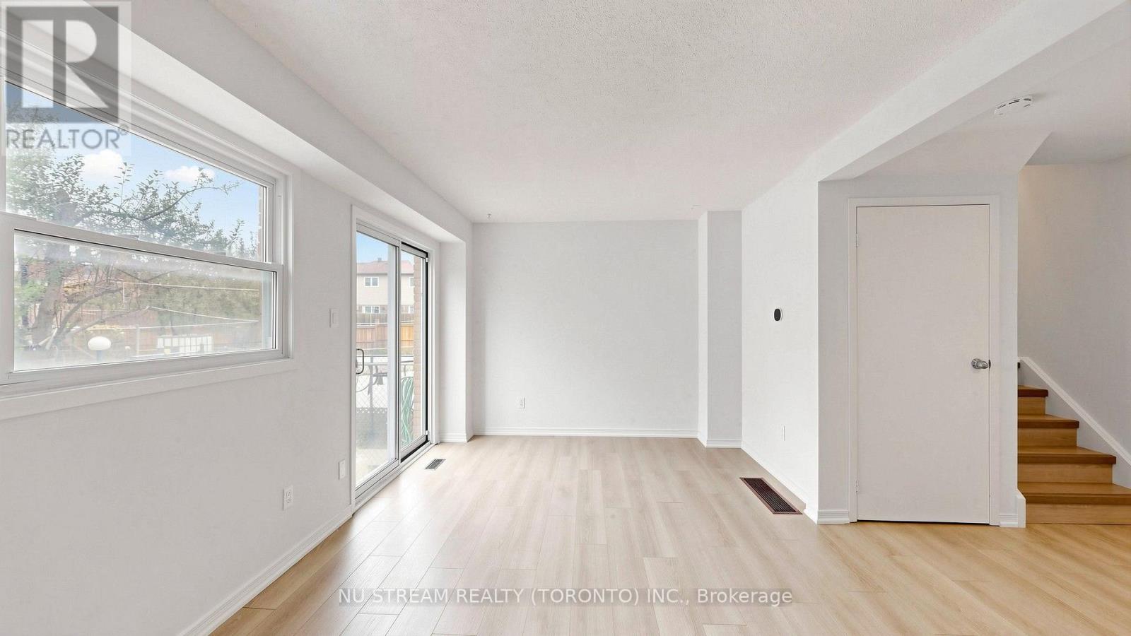 25 Treetops Court, Toronto, Ontario  M1V 2B9 - Photo 6 - E14121970