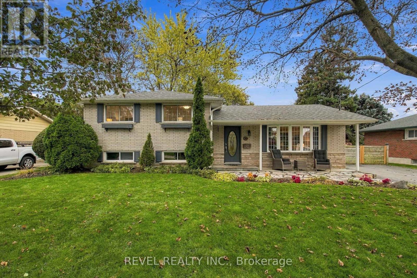 70 Parkway Crescent, Clarington, Ontario  L1C 1C1 - Photo 1 - E14122000