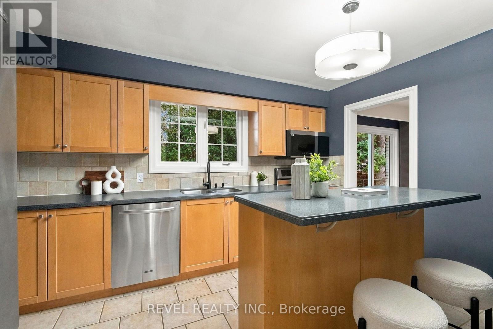70 Parkway Crescent, Clarington, Ontario  L1C 1C1 - Photo 12 - E14122000