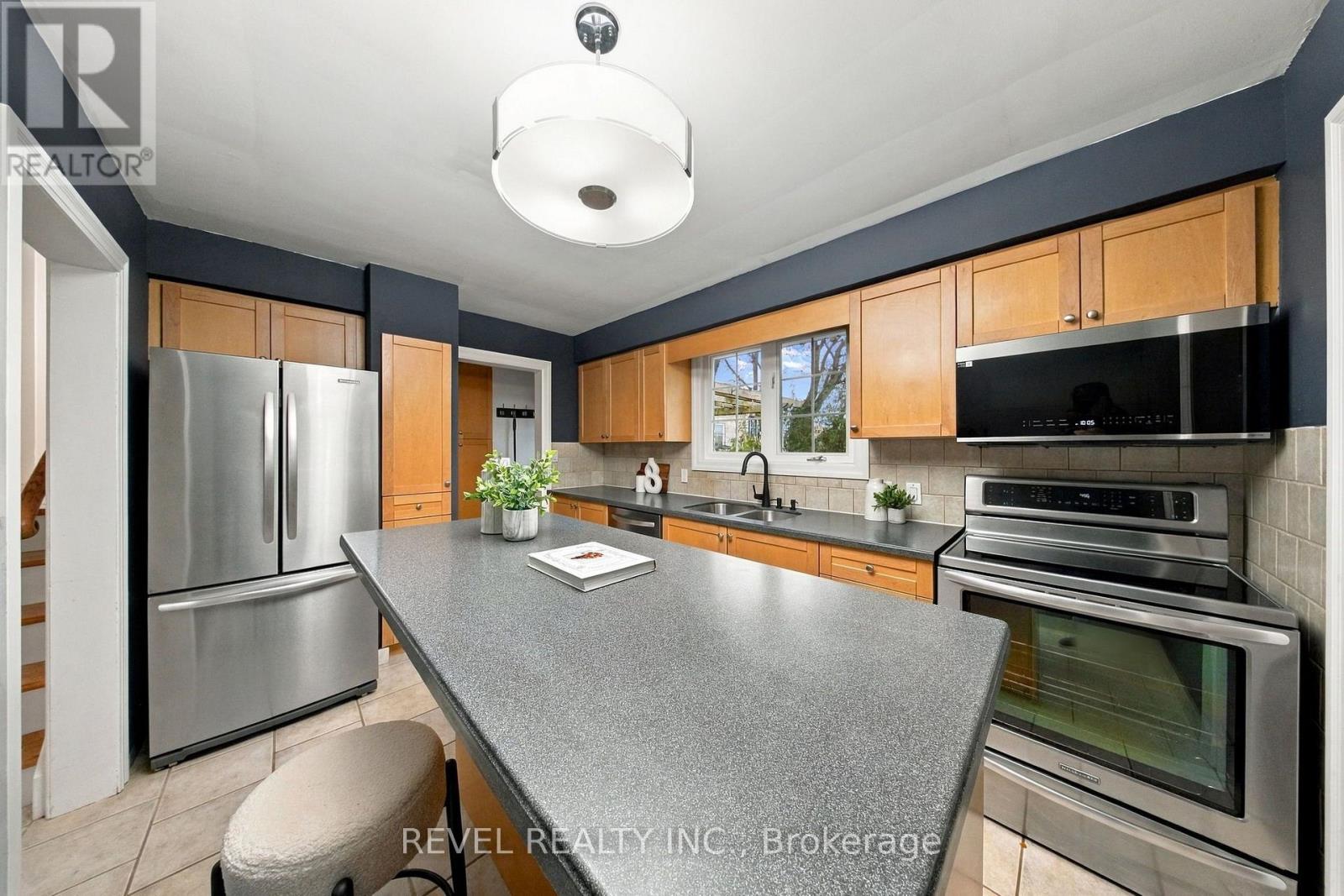 70 Parkway Crescent, Clarington, Ontario  L1C 1C1 - Photo 14 - E14122000