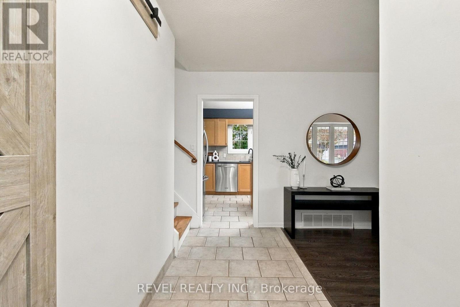 70 Parkway Crescent, Clarington, Ontario  L1C 1C1 - Photo 4 - E14122000