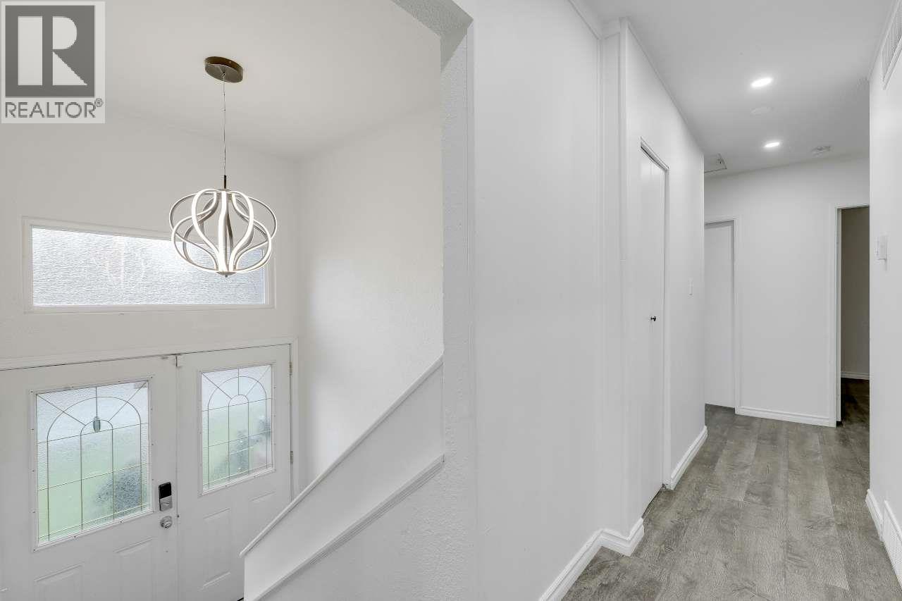 20986 117 Avenue, Maple Ridge, British Columbia  V2X 2G6 - Photo 2 - R3178792