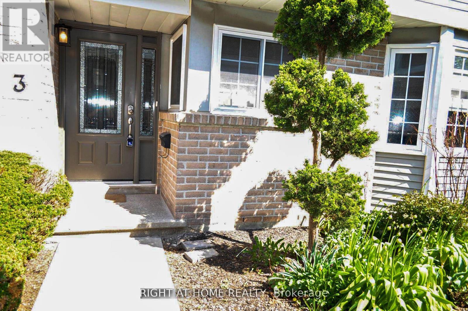 3 - 104 Woodlawn Road E, Guelph, Ontario  N1E 1B7 - Photo 2 - X14121678