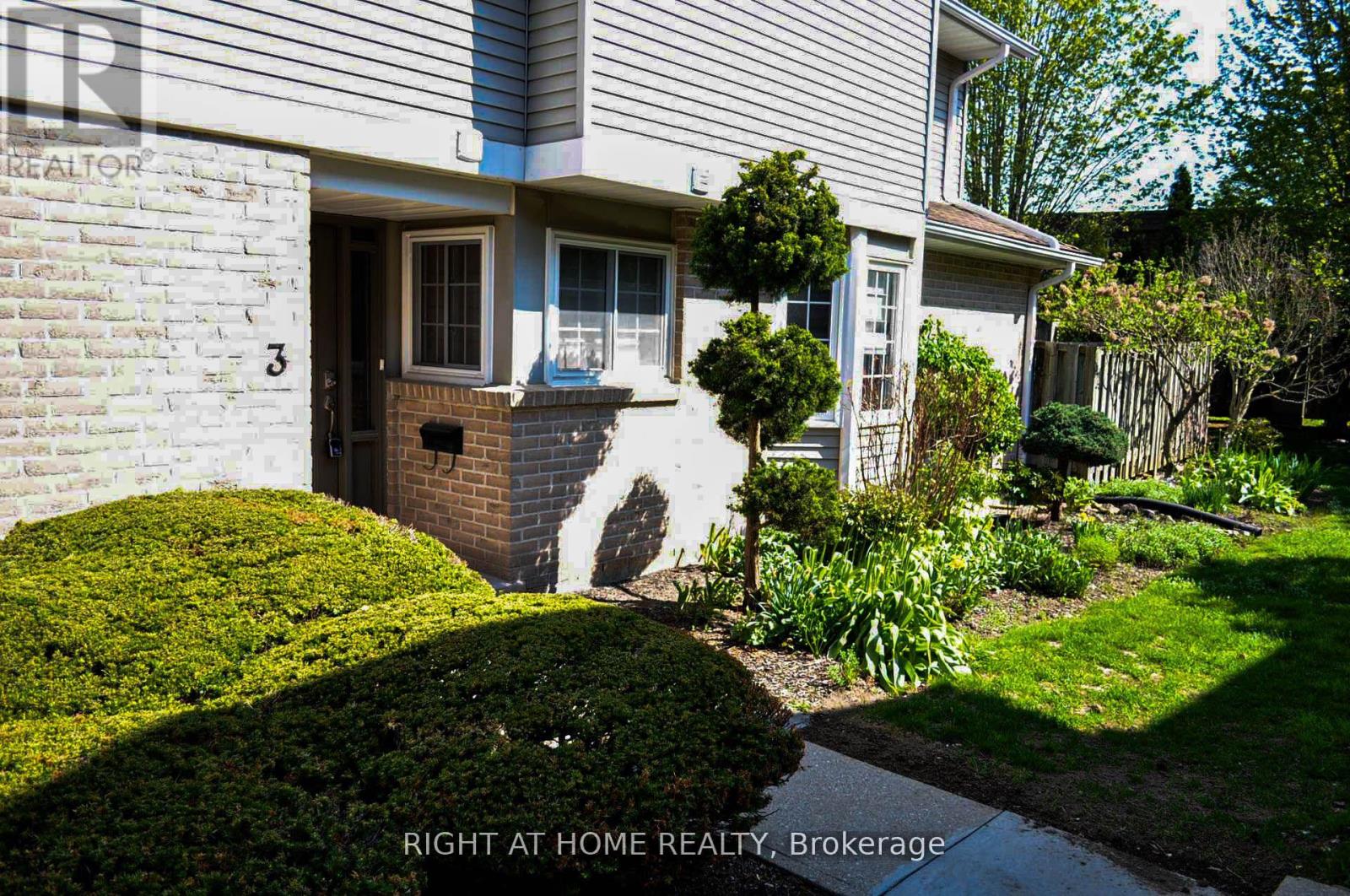 3 - 104 Woodlawn Road E, Guelph, Ontario  N1E 1B7 - Photo 3 - X14121678