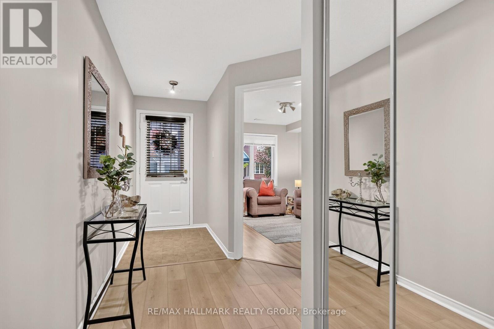 10e Daybreak Street, Ottawa, Ontario K2G 6T9 - Photo 2 - X14083024