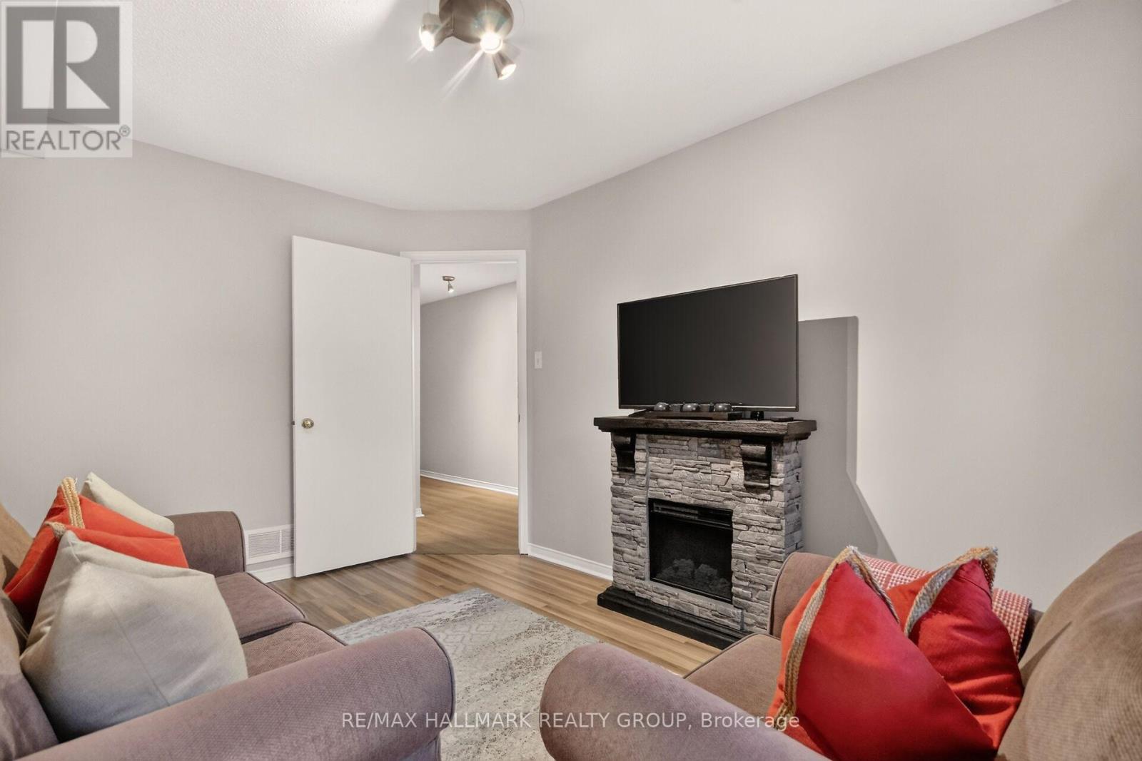 10e Daybreak Street, Ottawa, Ontario K2G 6T9 - Photo 5 - X14083024