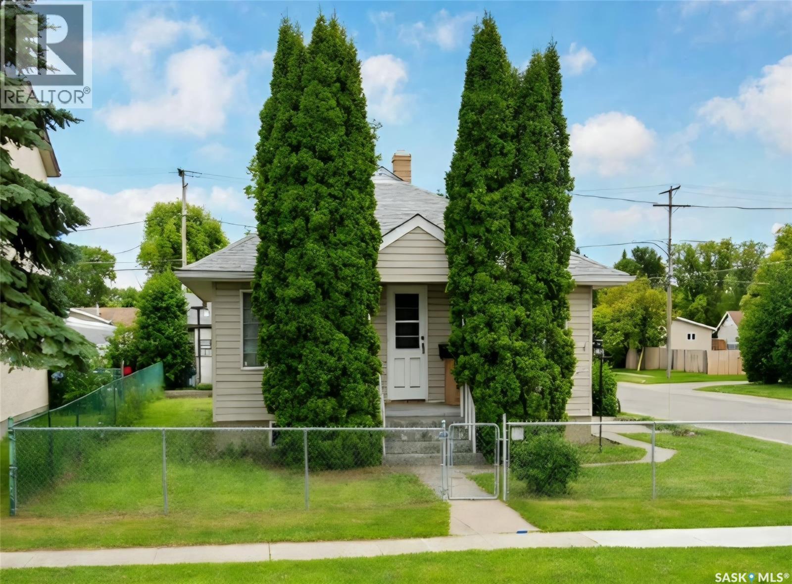 805 4th STREET E, Prince Albert, Saskatchewan