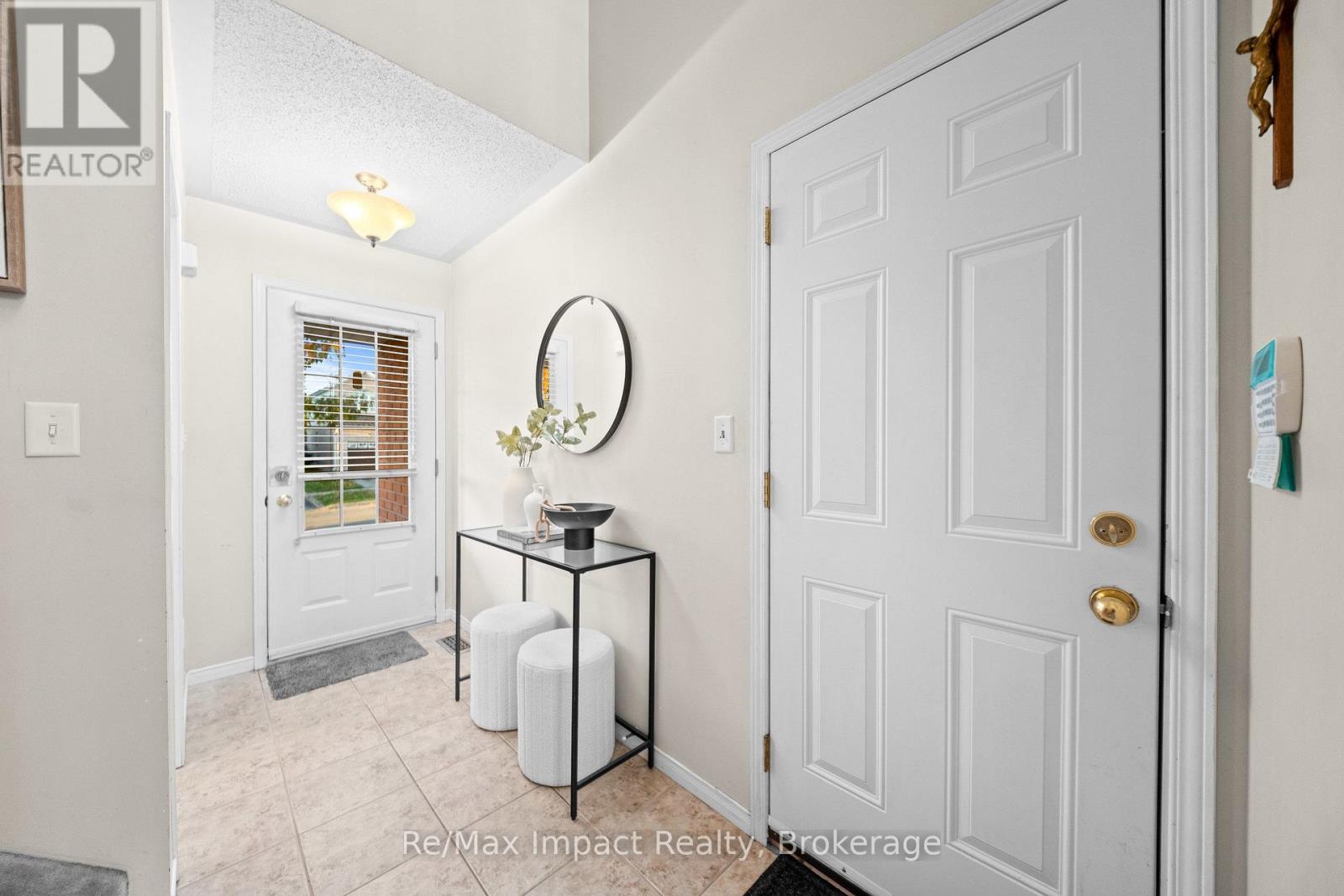 527 Falconridge Drive, Oshawa, Ontario  L1K 0C1 - Photo 3 - E14122114