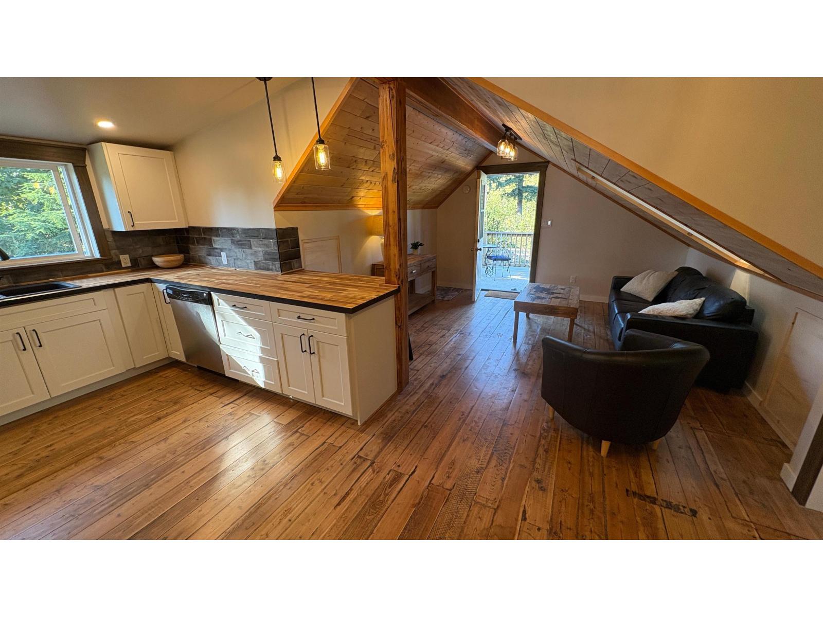 01 25027 ROBERTSON CRESCENT