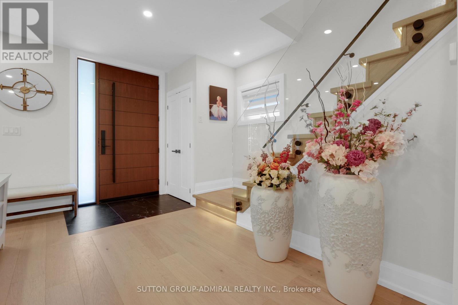 50 Beaufort Road, Toronto, Ontario  M4E 1M7 - Photo 2 - E14122028
