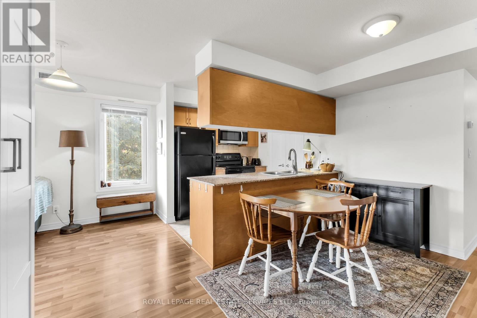 Th 201 - 2 Brian Peck Crescent, Toronto, Ontario  M4G 4K4 - Photo 10 - C14113964