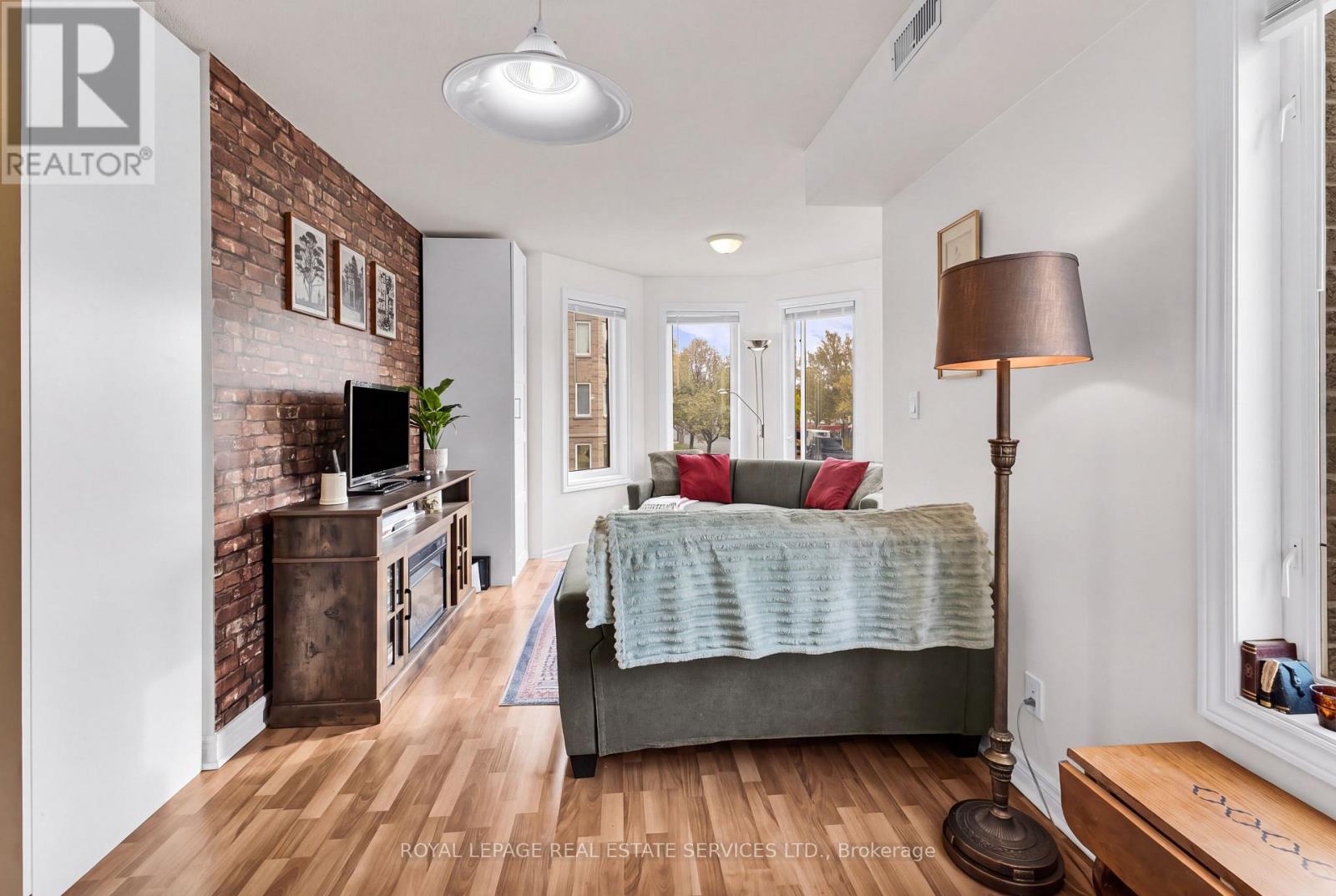 Th 201 - 2 Brian Peck Crescent, Toronto, Ontario  M4G 4K4 - Photo 7 - C14113964