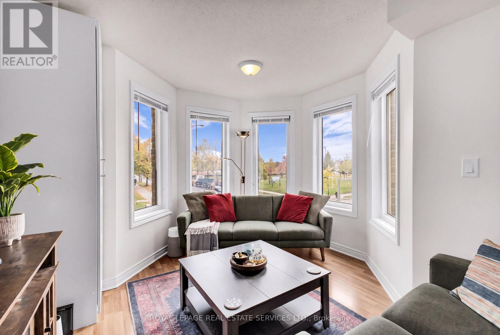 Th 201 - 2 Brian Peck Crescent, Toronto, Ontario  M4G 4K4 - Photo 9 - C14113964
